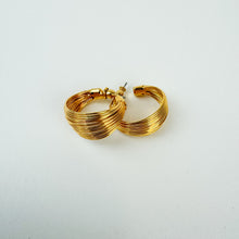 Load image into Gallery viewer, Vintage Gold Tone Earrings
