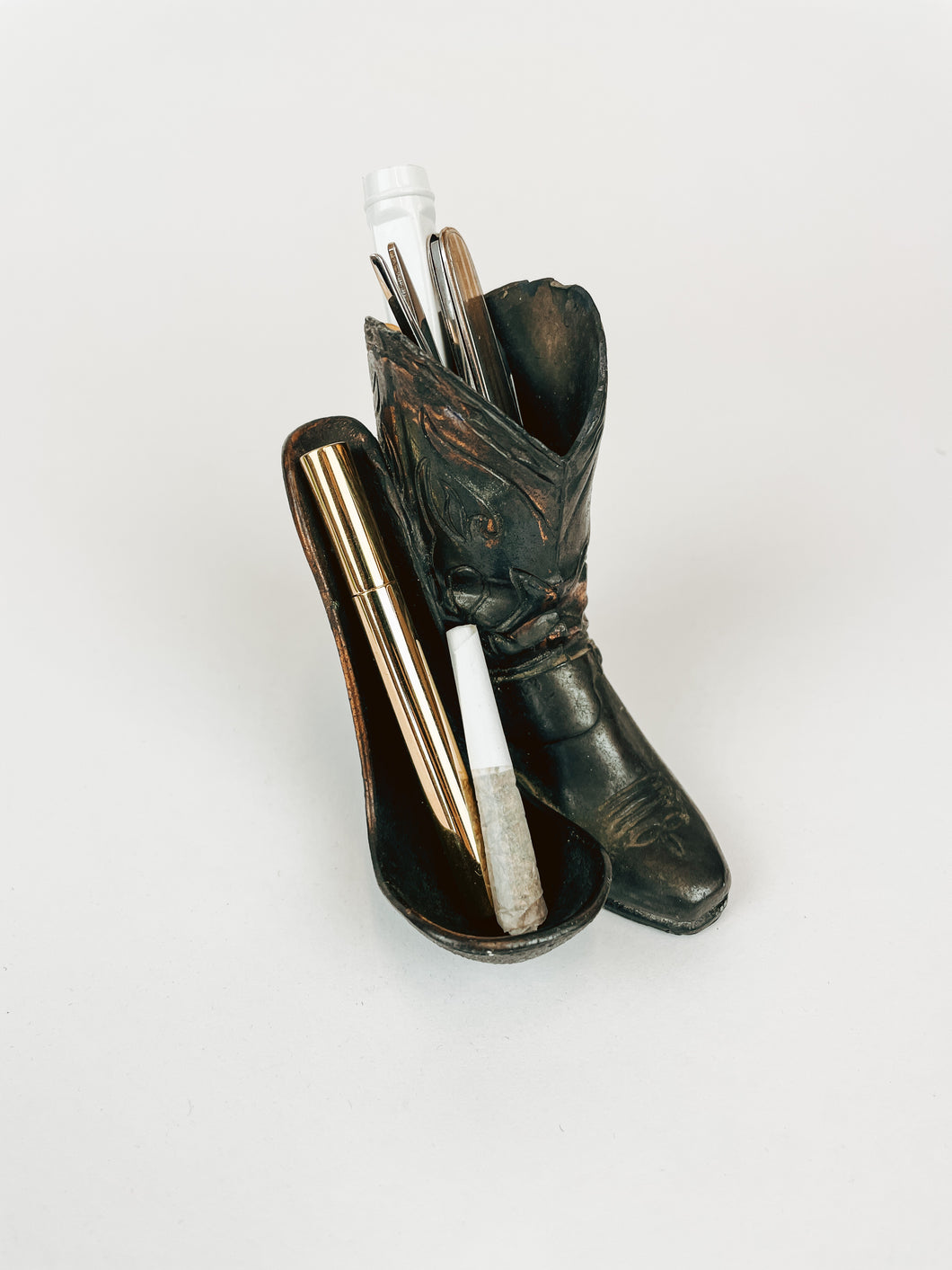 Metal Pipe Holder