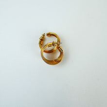 Load image into Gallery viewer, Vintage Gold Tone Earrings
