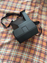 Load image into Gallery viewer, Polaroid 600 land camera
