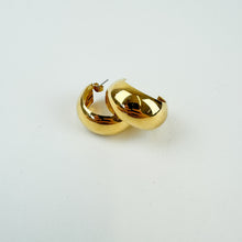 Load image into Gallery viewer, Vintage Gold Tone Hoops
