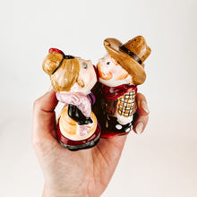 Load image into Gallery viewer, Kissing Couple Salt and Pepper Shakers
