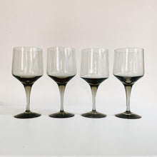 Load image into Gallery viewer, Set of 4 Smoked Wine Glasses
