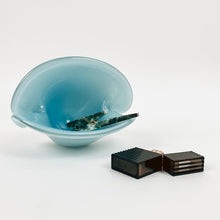 Load image into Gallery viewer, Murano Clam Shell Catchall
