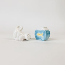 Load image into Gallery viewer, Temptation Cat Salt and Pepper Shakers
