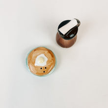 Load image into Gallery viewer, Pancakes and Syrup Salt and Pepper Shakers
