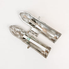 Load image into Gallery viewer, Vintage Asparagus Metal Joint Holder
