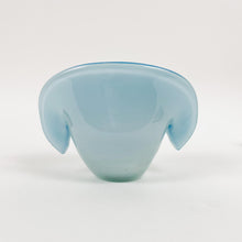 Load image into Gallery viewer, Murano Clam Shell Catchall
