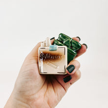 Load image into Gallery viewer, Vintage Smoke Set Shakers
